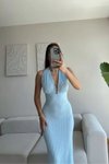 Mavi Uzun Boyundan Bağlamalı Gofre Kumaş Arkası Yırtmaçlı Elbise