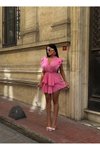 Pembe Mini V Yaka Kat Volanlı Müslin Keten Elbise