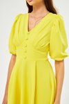 Sarı Midi Balon Kol V Yaka Korsaj Kemer Detay Süs Düğmeli Göğüs Pileli Dokuma Dökümlü Kumaş Elbise
