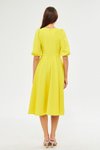Sarı Midi Balon Kol V Yaka Korsaj Kemer Detay Süs Düğmeli Göğüs Pileli Dokuma Dökümlü Kumaş Elbise