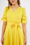 Sarı Midi Kruvaze Yaka Büzgülü Kısa Kol Kolları Lastikli Kuşaklı Abiye Elbise