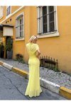 Sarı Uzun Büzgülü Etekli Göbeği Açık Dekolteli Tül Abiye Elbise