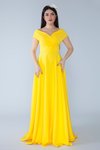 Sarı Uzun Kayık Kruvaze Yaka Düşük Omuz Dokuma Dökümlü Kumaş Abiye Elbise