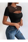 Siyah Göğüs Dekolteli Önü Tüllü Kısa Kollu Bluz