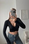 Siyah Kruvaze Yaka Dalgıç Kumaş Crop Bluz
