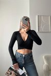 Siyah Kruvaze Yaka Dalgıç Kumaş Crop Bluz