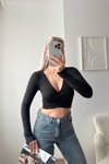 Siyah Kruvaze Yaka Dalgıç Kumaş Crop Bluz