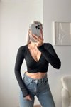 Siyah Kruvaze Yaka Dalgıç Kumaş Crop Bluz