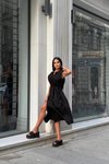 Siyah Midi Kuşaklı Düğme Detay Elbise