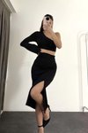 Siyah Midi Tek Omuzlu İspanyol Kol Bel Pencere Detaylı Yırtmaçlı Elbise