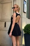 Siyah Mini Sırt Dekolteli Sıfır Kol Şortlu Elbise