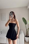 Siyah Mini Straplez Eteği Volanlı Şortlu Elbise
