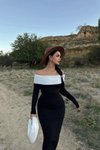 Siyah Uzun Madonna Yaka Garnili Elbise