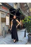 Siyah Uzun Sırt Dekolteli Halter Yaka Pliseli Kumaş Abiye Elbise
