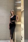 Siyah Uzun Tek Omuzlu Bel Dekolteli Drapeli Yırtmaçlı Elbise