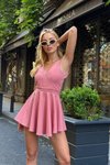 Toz Pembe Mini Sırt Dekolteli Sıfır Kol Şortlu Elbise