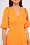 Turuncu Uzun Balon Kol V Yaka Korsaj Kemer Detay Süs Düğmeli Göğüs Pileli Dokuma Dökümlü Kumaş Abiye Elbise