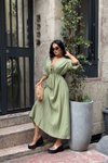 Yeşil Uzun Müslin Keten Dokulu Beli Büzgülü Bağlamalı V Yaka Haki Elbise