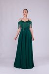 Zümrüt Uzun Askılı Kayık Yaka Püskül Detay Abiye Elbise