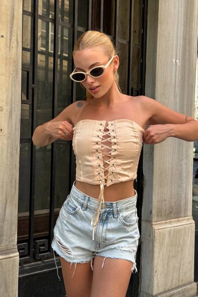 Bej Çapraz Detay Saten Crop