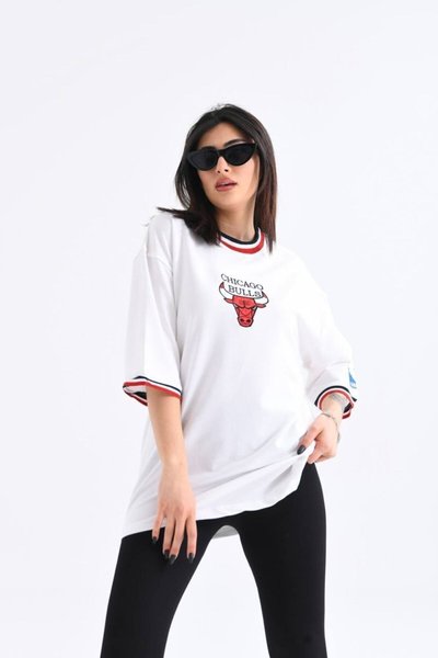 Beyaz Chicago Nakışlı Oversize Unisex Tshirt