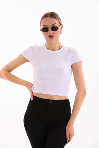 بلوزة قصيرة بكم قصير مرنة بيضاء