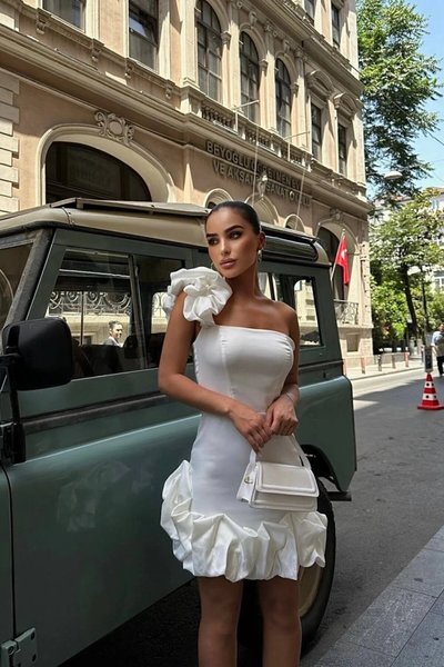 Beyaz Mini Straplez Tek Omuzlu Rose Abiye Elbise