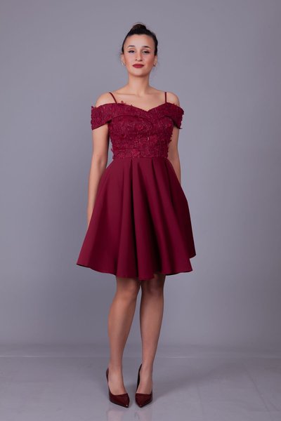 Bordo Mini Askılı Düşük Omuz Çiçekli Tül Detay Kloş Abiye Elbise
