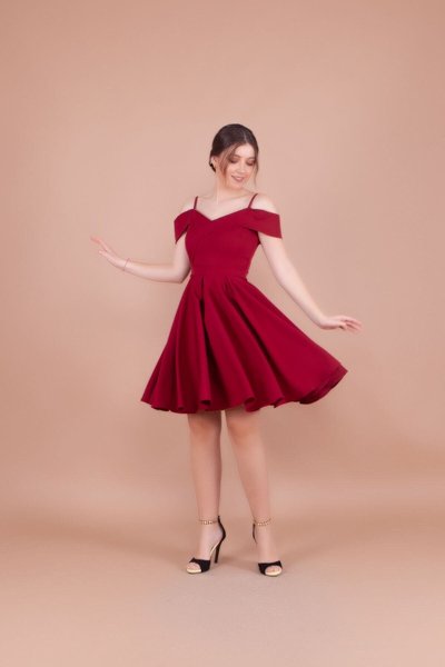 Bordo Mini Strap Low Shoulder Detail Pleated Evening Dress