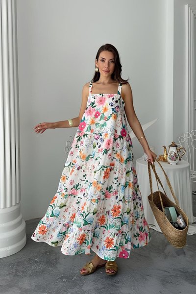 فستان طويل بزهور بلون كريمي بحمالات مربعة الرقبة