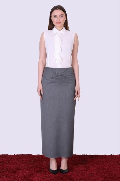 تنورة قلم رمادية موسمية بتفاصيل فيونكة