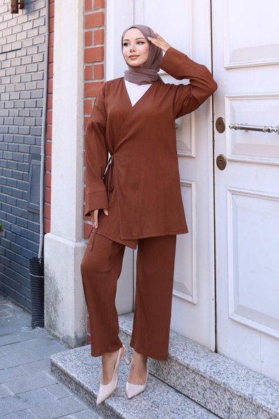 طقم كيمونو محجبات بني بتفاصيل ربط مزدوج