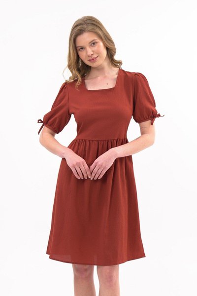 فستان كيريميت ميدي برباط برقبة مربعة وتفاصيل أكمام