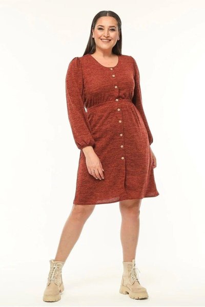 فستان تريكو متوسط الطول بأكمام طويلة مع تفاصيل الأزرار