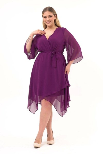 فستان شيفون أرجواني بتفاصيل طوق متقاطع وأكمام طويلة