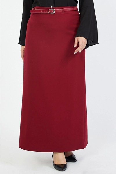 تنورة طويلة بحزام مقاس كبير