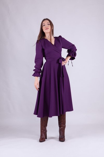 فستان ميدي برقبة كروس وأكمام طويلة بلون مردوم