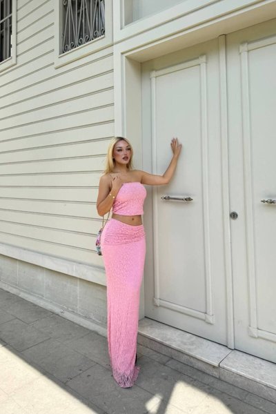 Pembe Straplez Yırtmaçlı Astar Detaylı Dantel Crop Etekli İkili Takım