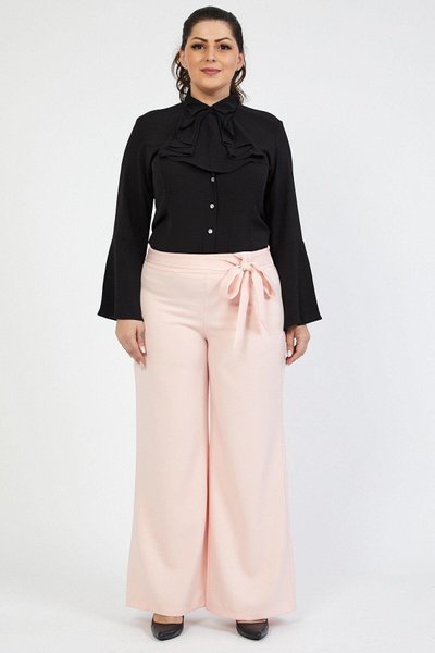 بنطال مقاس كبير بحزام وردي