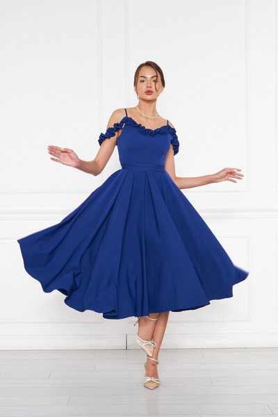 فستان أزرق متوسط بطول قابل للتعديل مع تفاصيل كشكش ونسيج محبوك بليسيه