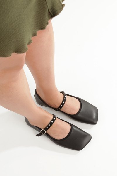 Siyah Cilt Eylül Desenli Geniş Yamuk Burunlu Ortapedik Taşlı Baretli Düz Tabanlı Babet