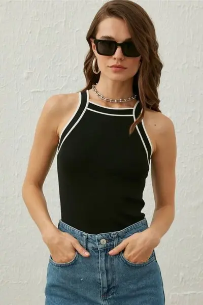 Siyah Kol Çizgili Beyaz Crop Triko
