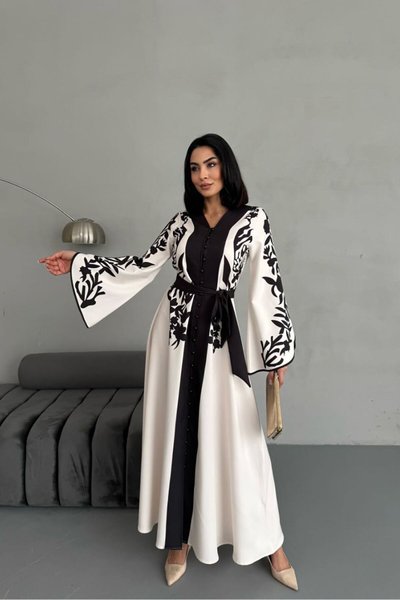 فستان بحزام أسود