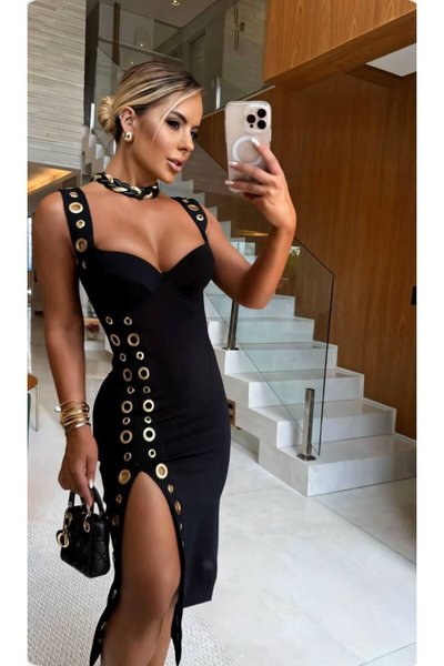 فستان أسود ميدي بحمالات مع إكسسوار عين الطائر الذهبي