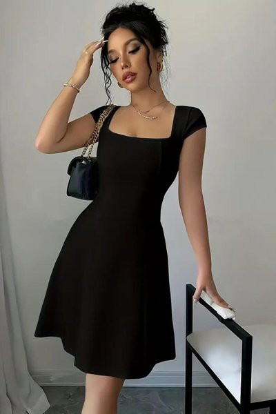 Siyah Midi Kare Yaka Kısa Kollu Scuba Krep Kumaş Elbise