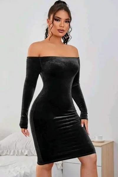 Siyah Midi Madonna Yaka Omuzları Açık Uzun Kollu Kadife Kalem Elbise