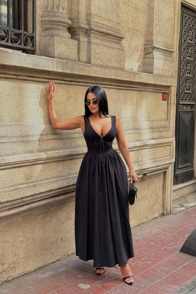 فستان بوبلين أسود طويل مع تفاصيل ك�ورسيه ورباط