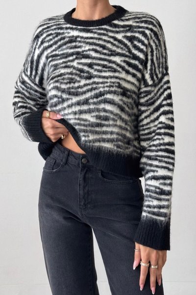 Siyah Zebra Desenli Standart Beden Kazak