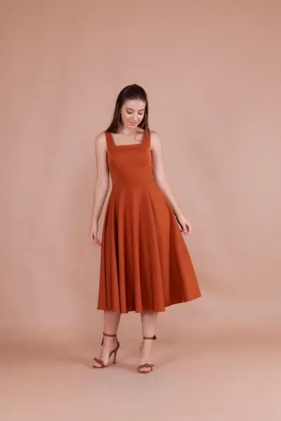 Tarçın Midi Askılı Kare Yaka Elbise