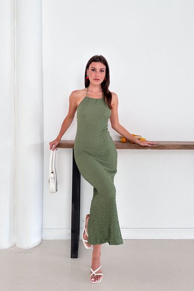 Yeşil Uzun Boyundan Bağlamalı Arkası Yırtmaçlı Gofre Elbise